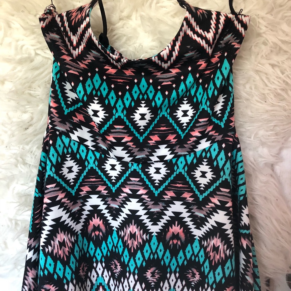 Short Aztec print BEBE dress